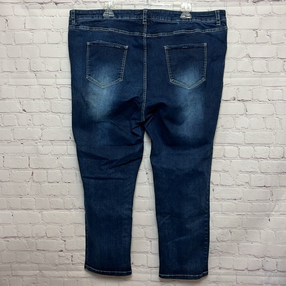 Universal Standard High Rise Dark Wash Jeans - Picture 5 of 15